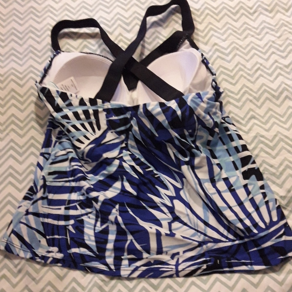 Swimsuit - Picture 2 of 4